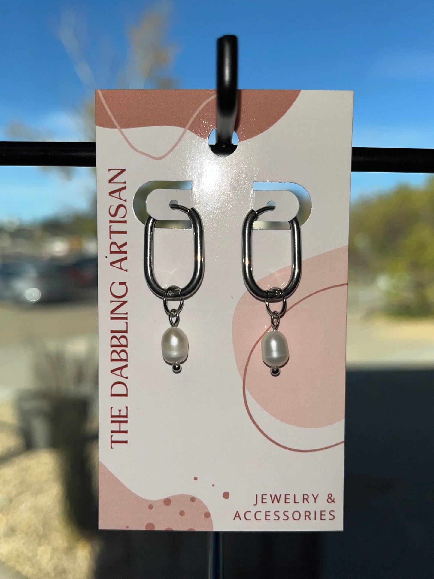 TDA U-SHAPED HOOP WITH FRESHWATER PEARL CHARM EARRINGS