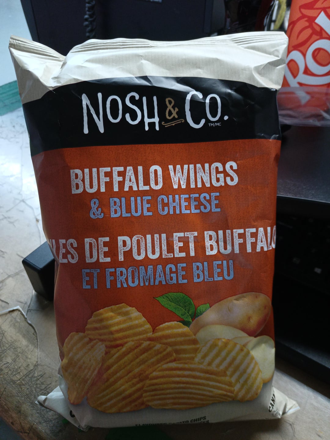 NOSH & CO POTATO CHIPS BUFFALO WINGS AND BLUE CHEESE